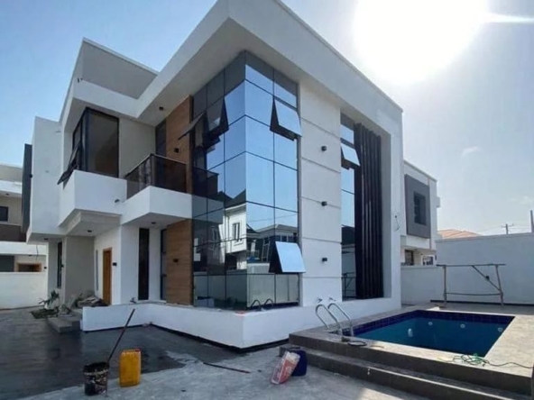 This 5 bedroom fully detached duplex is available for sale in a highbrow area. It offers luxurious amenities and modern designs to enjoy life in style.