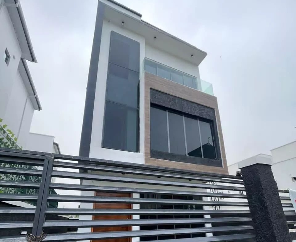 Luxurious 5-bedroom fully detached duplex with BQ in a serene environment. Perfect for families or investors seeking to buy-to-let. Contact us today.