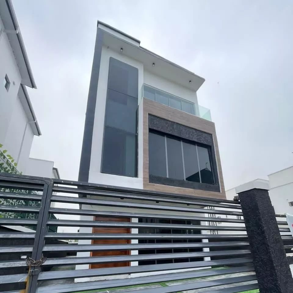 Luxurious 5-bedroom fully detached duplex with BQ in a serene environment. Perfect for families or investors seeking to buy-to-let. Contact us today.