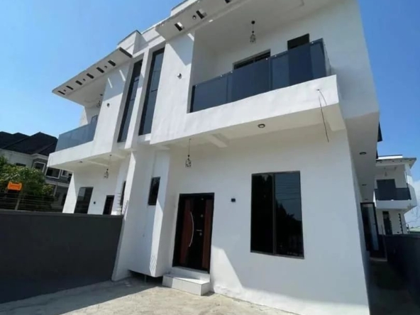 4 BEDROOMS SEMI DETACHED DUPLEX