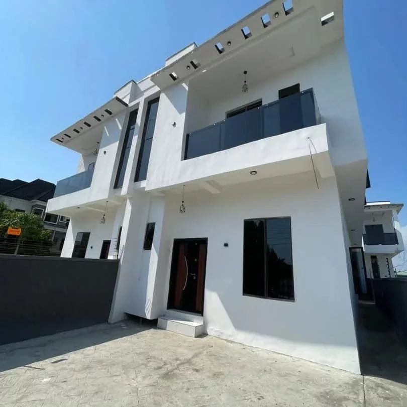 4 BEDROOMS SEMI DETACHED DUPLEX