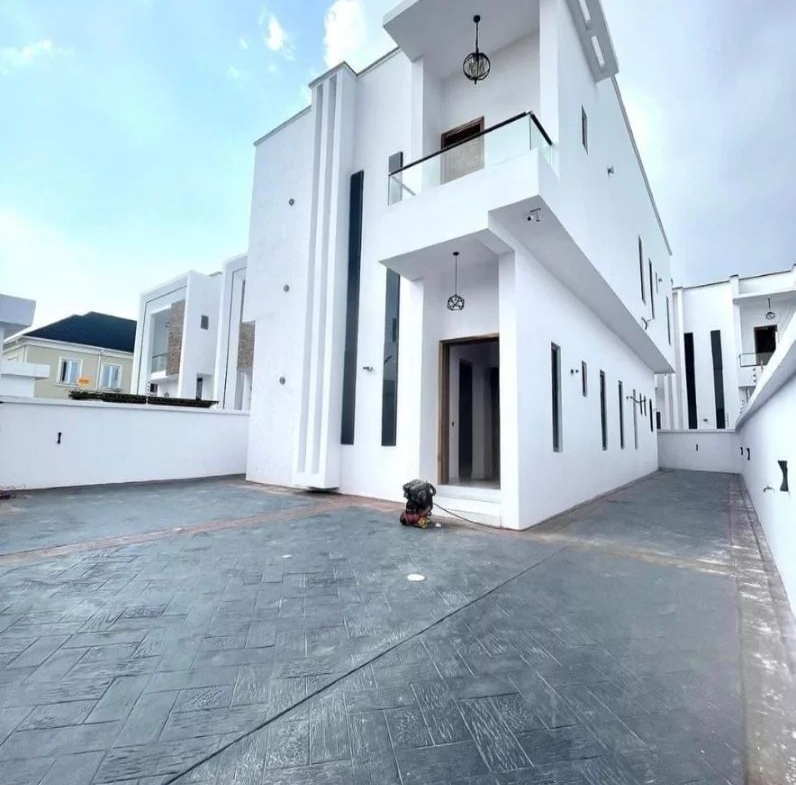 Stunning 5 Bedroom Fully Detached Duplex with BQ | Available for Sale