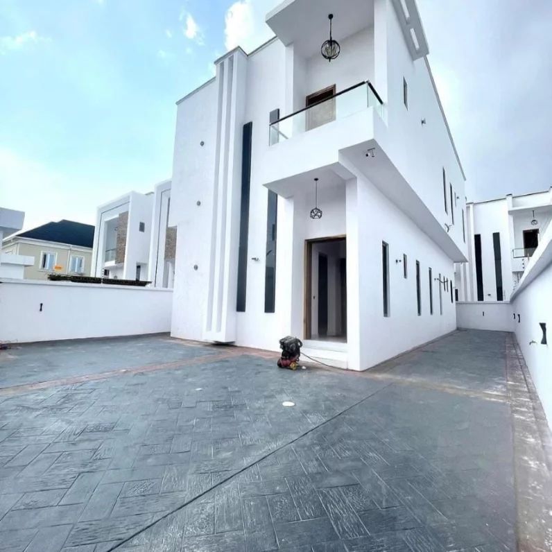 Stunning 5 Bedroom Fully Detached Duplex with BQ | Available for Sale