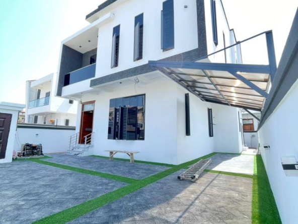 PRETTY DETAILED LUXURY 5 Bedroom Fully Detached Duplex with BQ