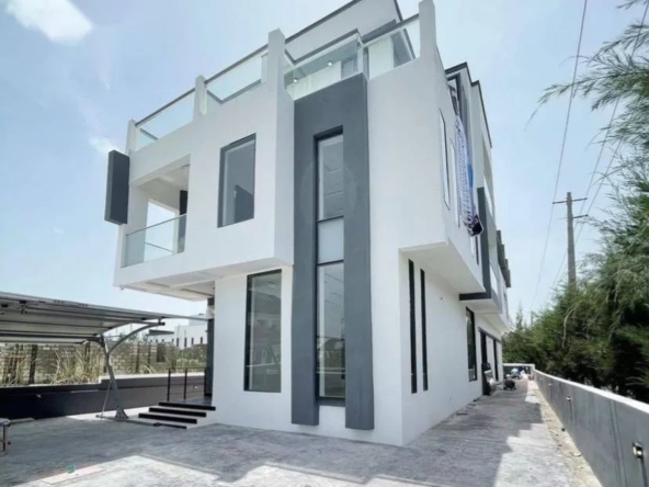 6-Bedroom Contemporary Detached Duplex