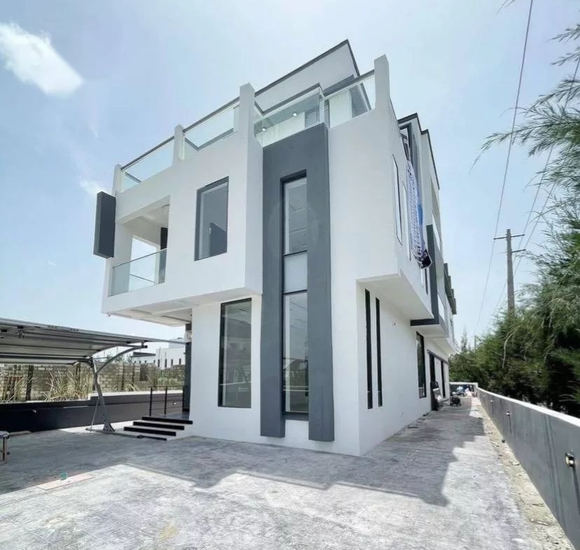 6-Bedroom Contemporary Detached Duplex