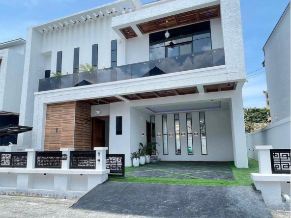 Fully Automated 5-Bedroom Duplex with Swimming Pool