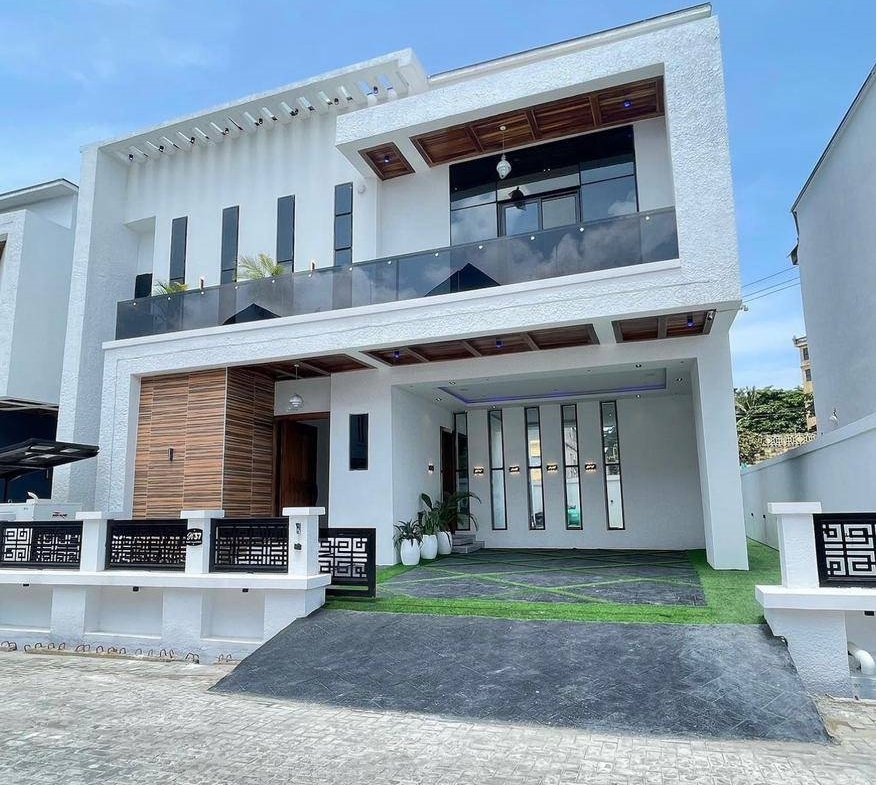 Fully Automated 5-Bedroom Duplex with Swimming Pool