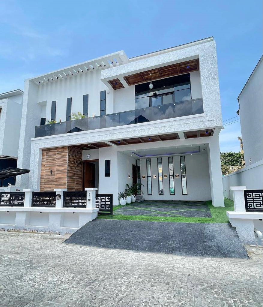 Fully Automated 5-Bedroom Duplex with Swimming Pool