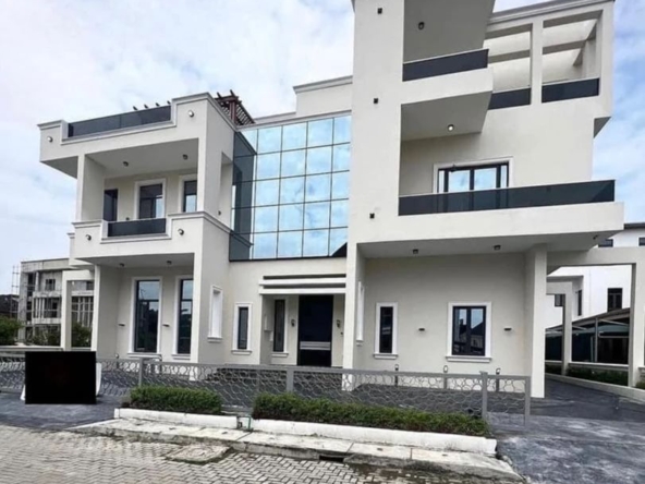 Gigantic 6-Bedroom Detached Duplex