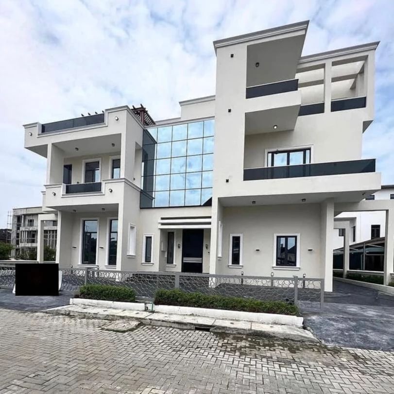 Gigantic 6-Bedroom Detached Duplex