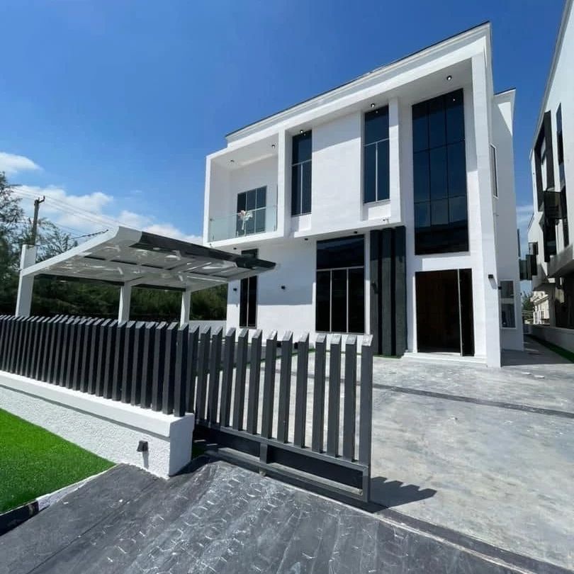 Luxury Redefined: 5-Bedroom Contemporary Detached Duplex of Elegance