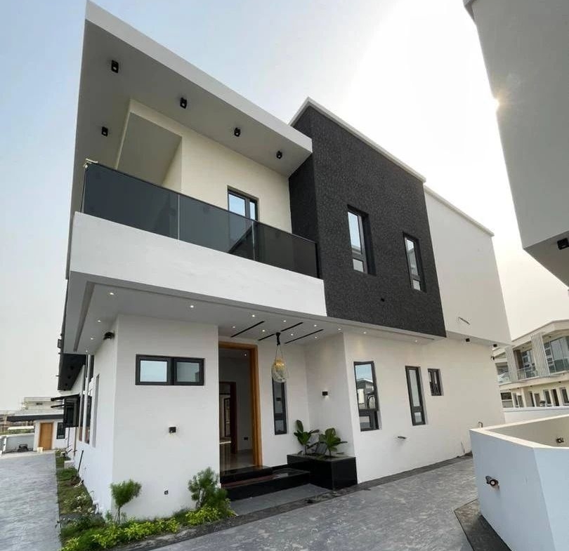 For Sale! Modern Elegance: 5-Bedroom Fully Detached Duplex of Distinction