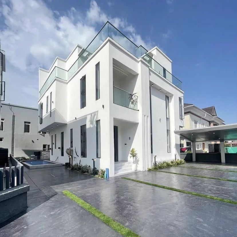 Exquisite 5-Bedroom Contemporary Detached Duplex