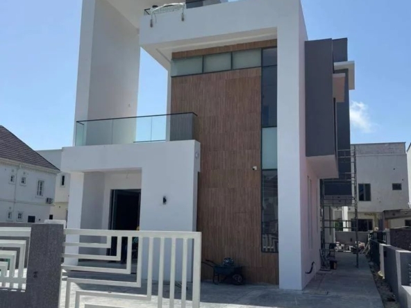 Luxurious Living: Stunning 5-Bedroom Fully Detached Duplex for Sale