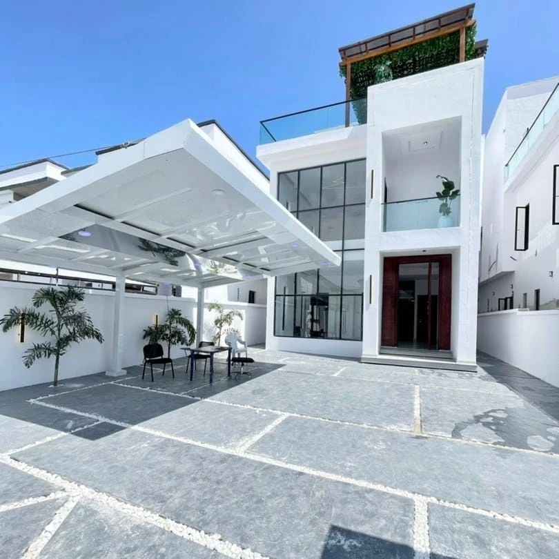 Absolutely Stunning: Luxury 5-Bedroom Smart Home for Sale