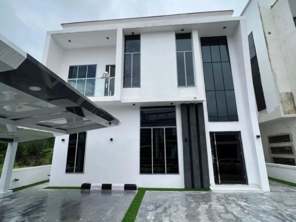 Luxury Living: Lovely 5-Bedroom Fully Detached Duplex with Study and BQ for Sale