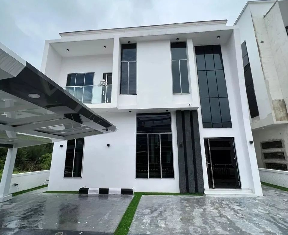 Luxury Living: Lovely 5-Bedroom Fully Detached Duplex with Study and BQ for Sale