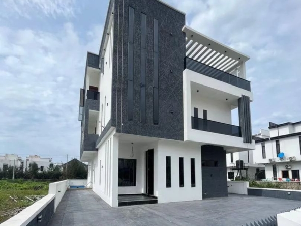 Stunning 5-Bedroom Fully Detached Duplex for Exceptional Living