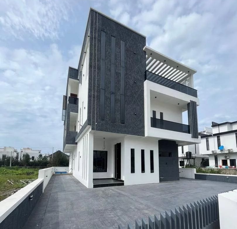 Stunning 5-Bedroom Fully Detached Duplex for Exceptional Living