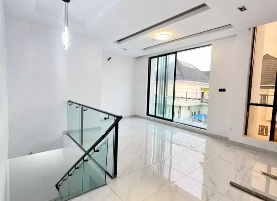 5-Bedroom Contemporary Detached