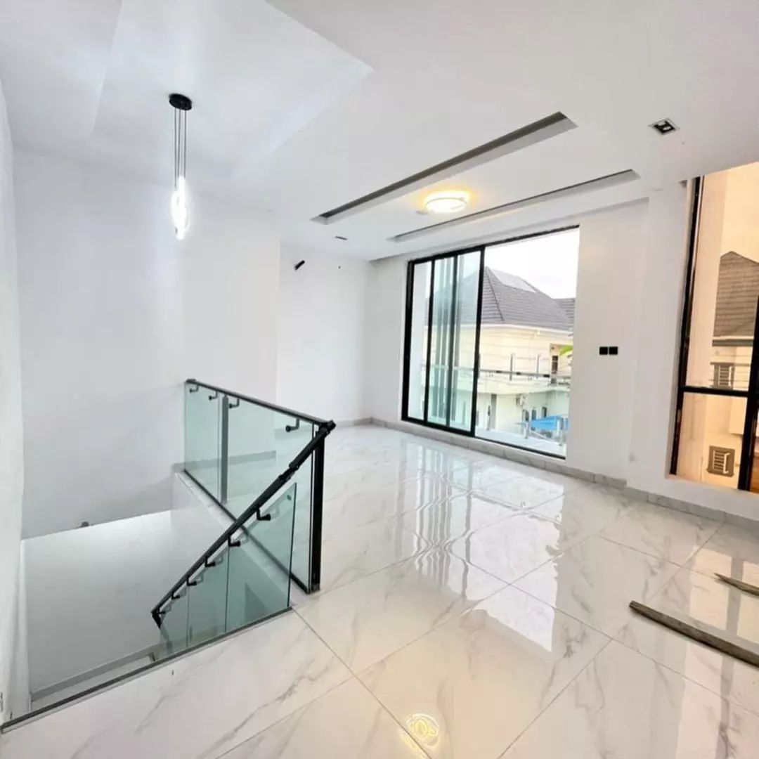 5-Bedroom Contemporary Detached