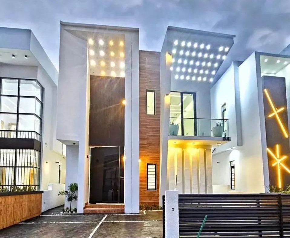 Unveiling Opulence: 5-Bedroom Fully Detached Luxury Duplex for Sale