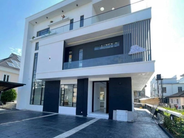 Luxury 5-Bedroom Fully Detached Duplex: Unmatched Elegance Awaits