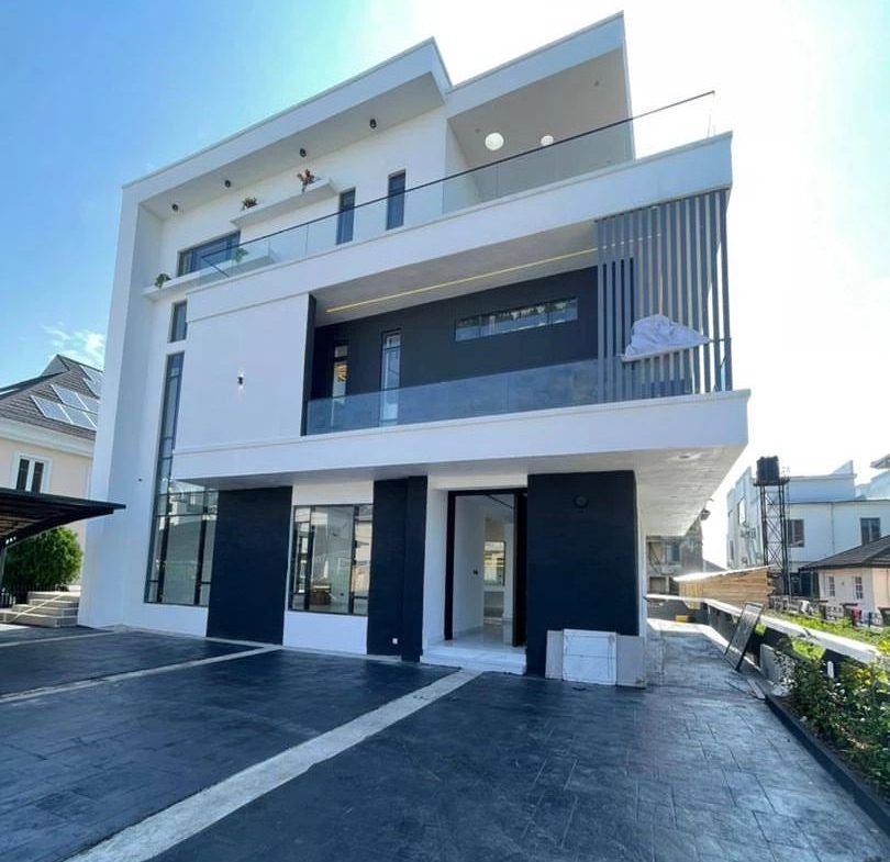 Luxury 5-Bedroom Fully Detached Duplex: Unmatched Elegance Awaits