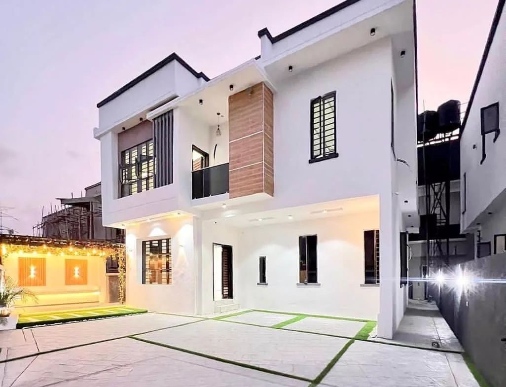 Luxury 5-Bedroom Fully Detached Duplex with Exquisite Sit-Out Area