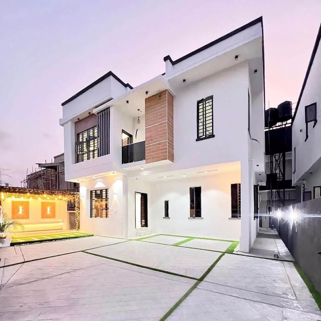 Luxury 5-Bedroom Fully Detached Duplex with Exquisite Sit-Out Area