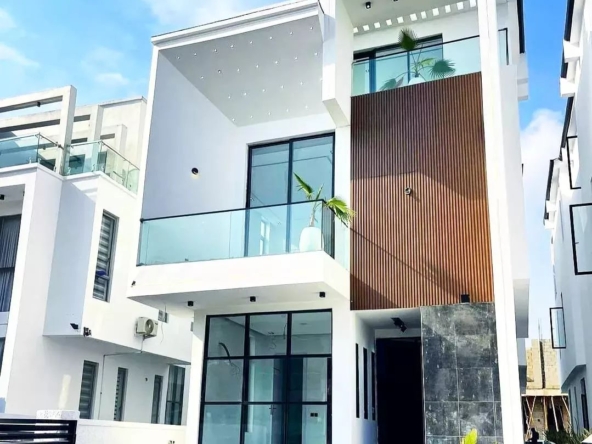 Contemporary 5-Bedroom Fully Detached Duplex for Sale!