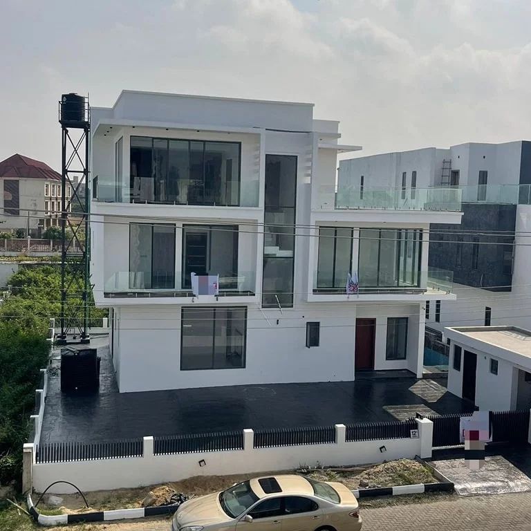 Contemporary 5-Bedroom Fully Detached Duplex - Elevate Your Lifestyle with Modern Luxury Living!