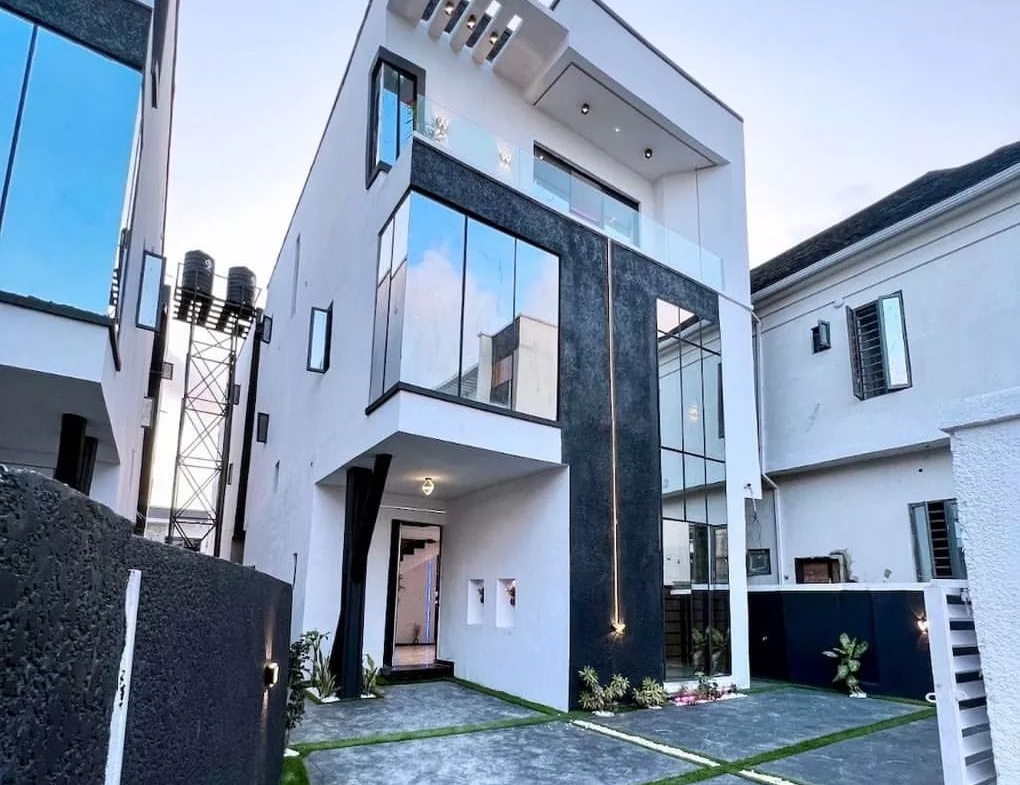 Contemporary 5-Bedroom Fully Detached Duplex