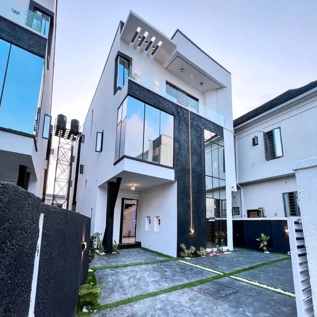 Contemporary 5-Bedroom Fully Detached Duplex