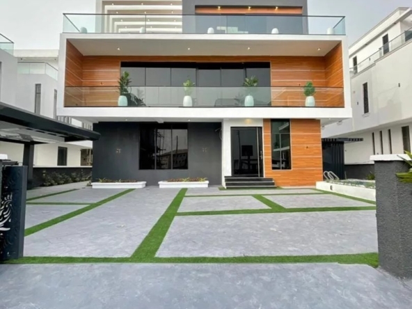 Exceptional 5-bedroom fully detached duplex.